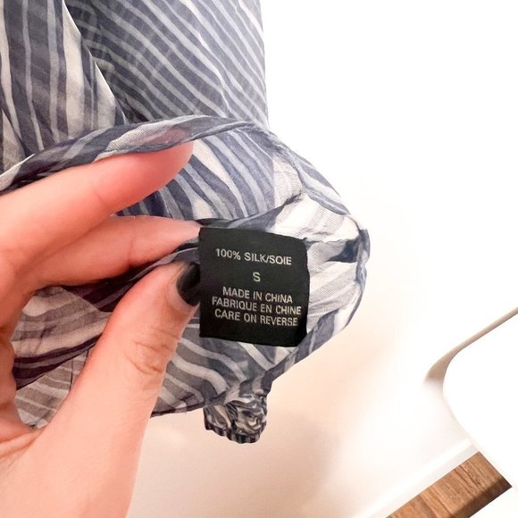 Tahari Sheer 100% Silk Y2K Long Sleeve Blue Blouse Top - Picture 7 of 8